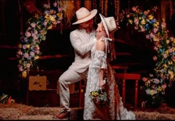 Quédate con quien te mire así por siempre.